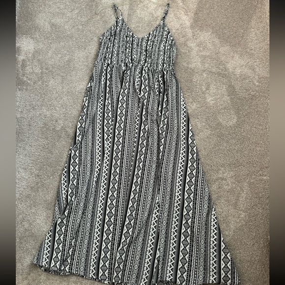 Bundle 2 Summer Dresses - Picture 4 of 9